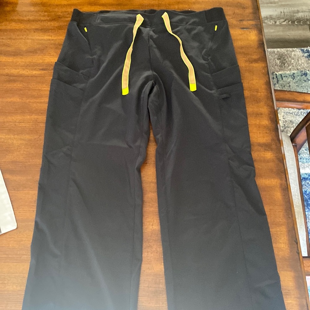 Medelita Delta scrub pants